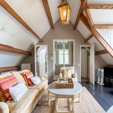 Authentic Mansion In Near بيت للعطل